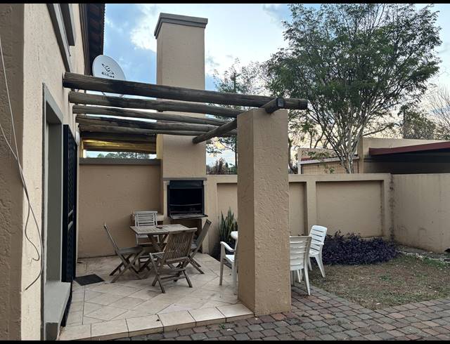 2 BEDROOM DUPLEX FOR SALE IN WILLOW GLEN